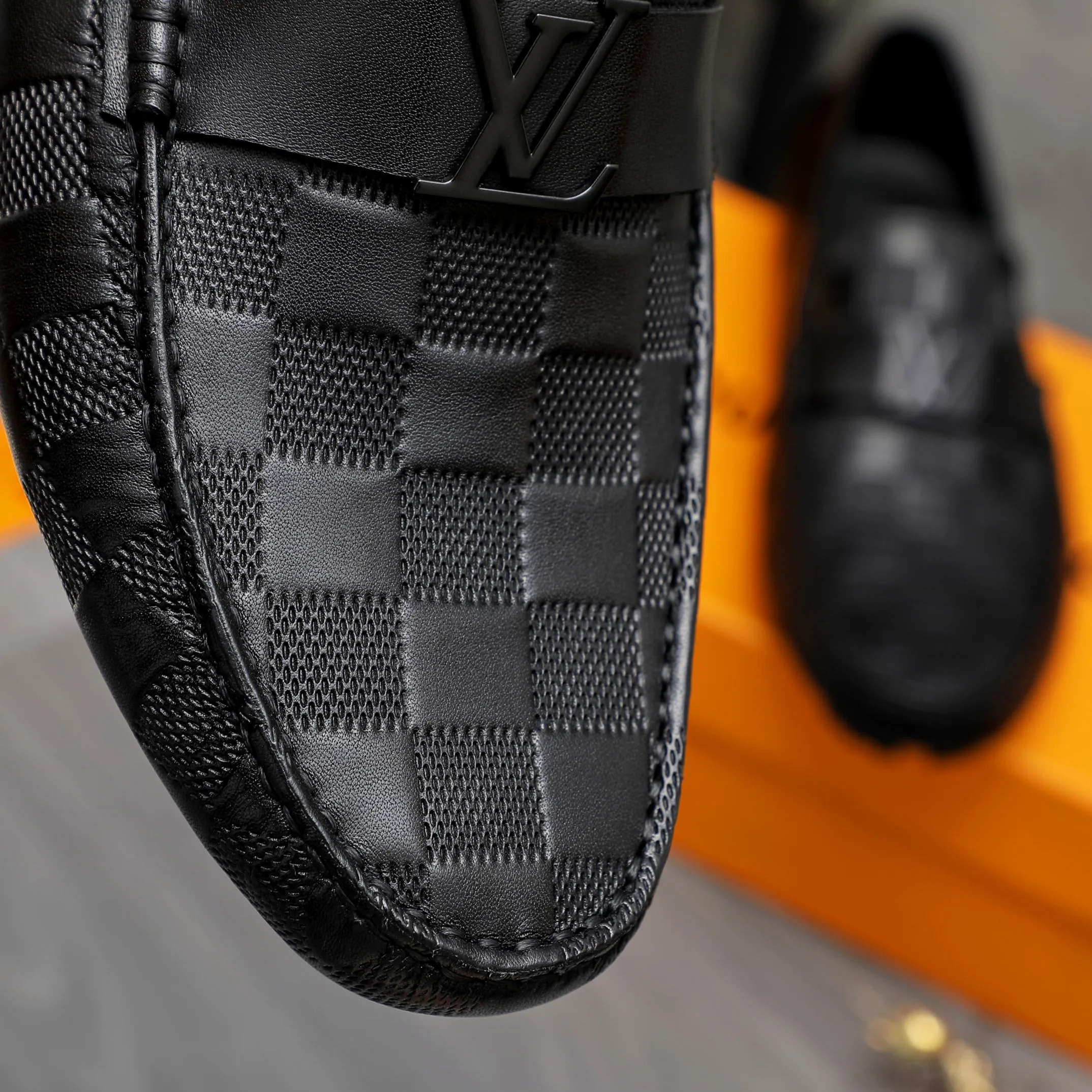 Men's shoes💰400 Product trademark: LV "Louis Vuitton" business slip-on leather shoes Regular size: 38-45 (45 is custom-made and non-returnable) Product materials: Selected high-quality cowhide embossed upper, pigskin lining, rubber outsole